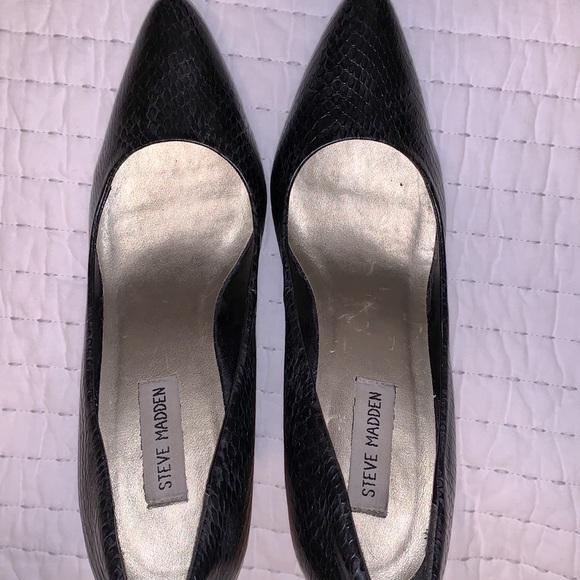 ✨2/$20✨ Classic matte texted pumps / heels | Steve Madden - Picture 5 of 10